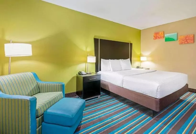 اتاق لوکس با تخت بزرگ, La Quinta By Wyndham Muskogee