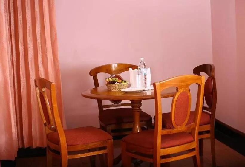 スイート, Mayura Residency
