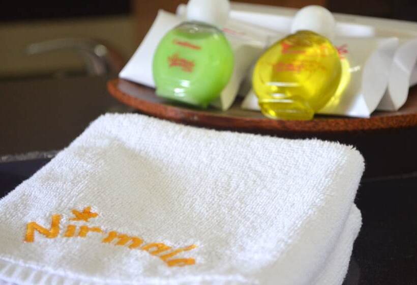 Номер Deluxe, Nirmala Hotel & Convention Centre