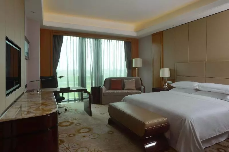 キングサイズベッドのデラックスルーム, Sheraton Shenyang South City