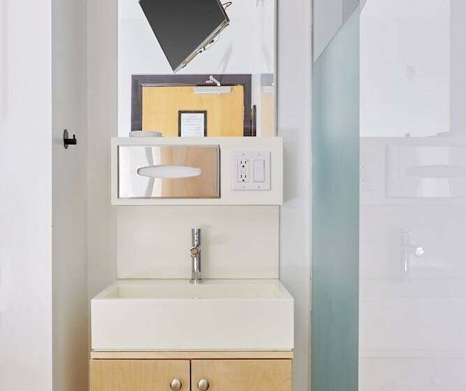 标准间, Sonder The Beverley