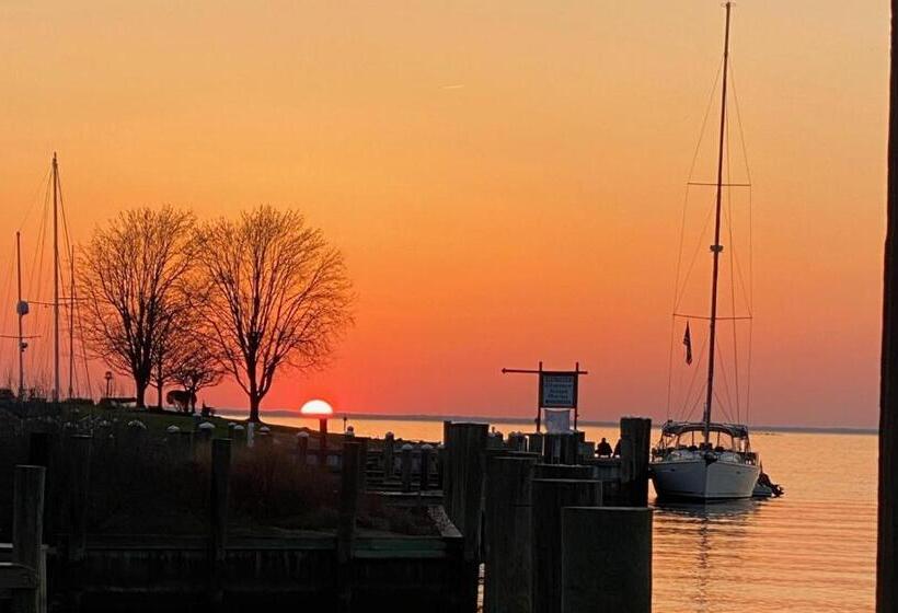 غرفة قياسية رباعية مطلة على البحر, The Tilghman Island Inn