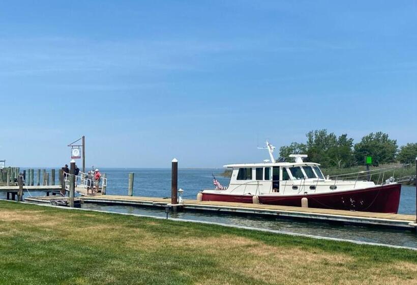 غرفة قياسية رباعية مطلة على البحر, The Tilghman Island Inn