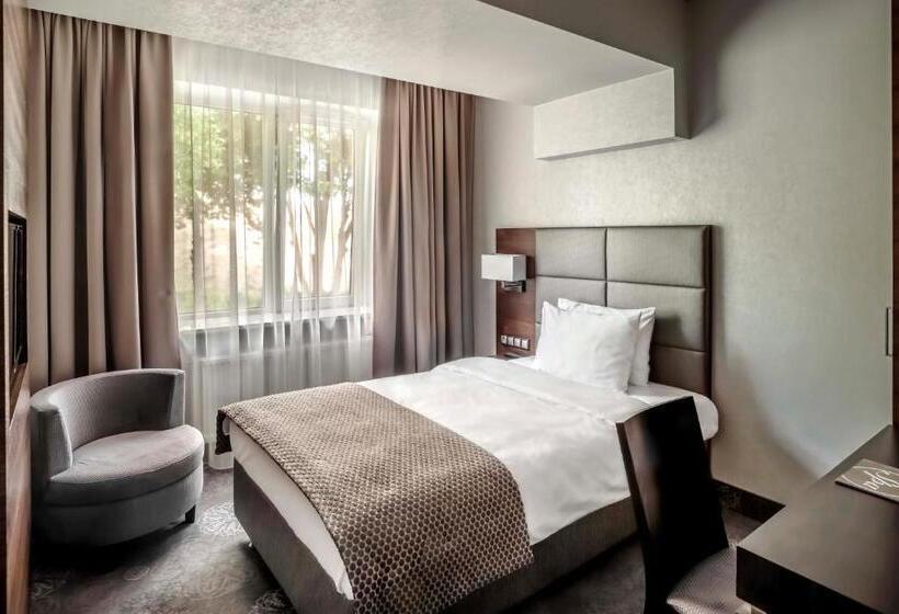 Номер Стандарт Индивидуальный, Warszawianka