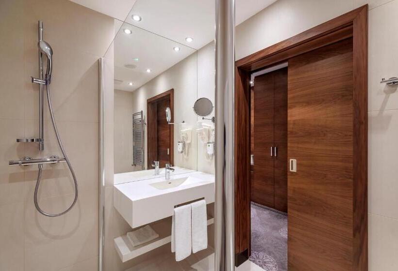 Номер бизнес-класса, Warszawianka