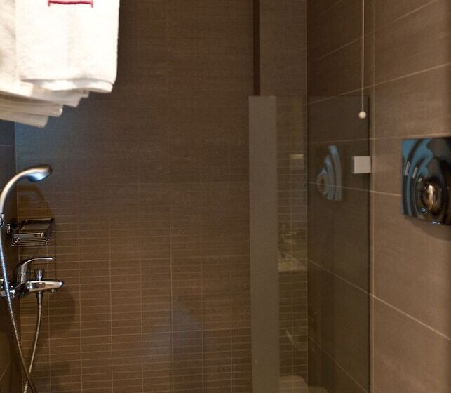 スタンダードスタジオ, Iris Skiathos