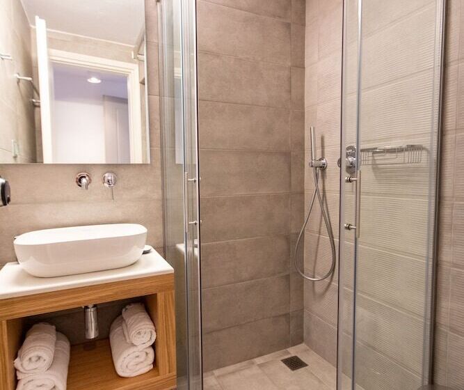 家族用アパートメント, Iris Skiathos