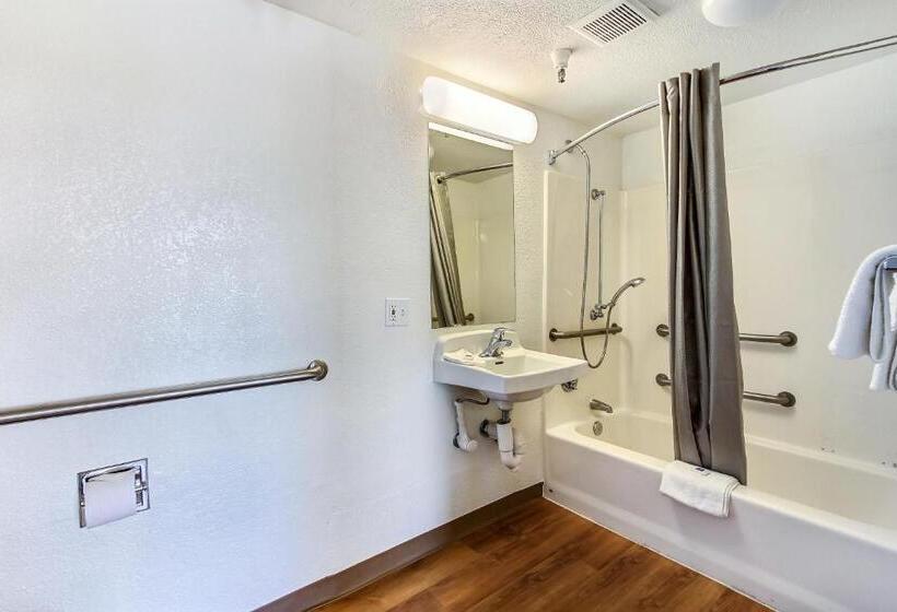 适合残疾人使用的标准间, Motel 6watsonville, Ca  Monterey Area