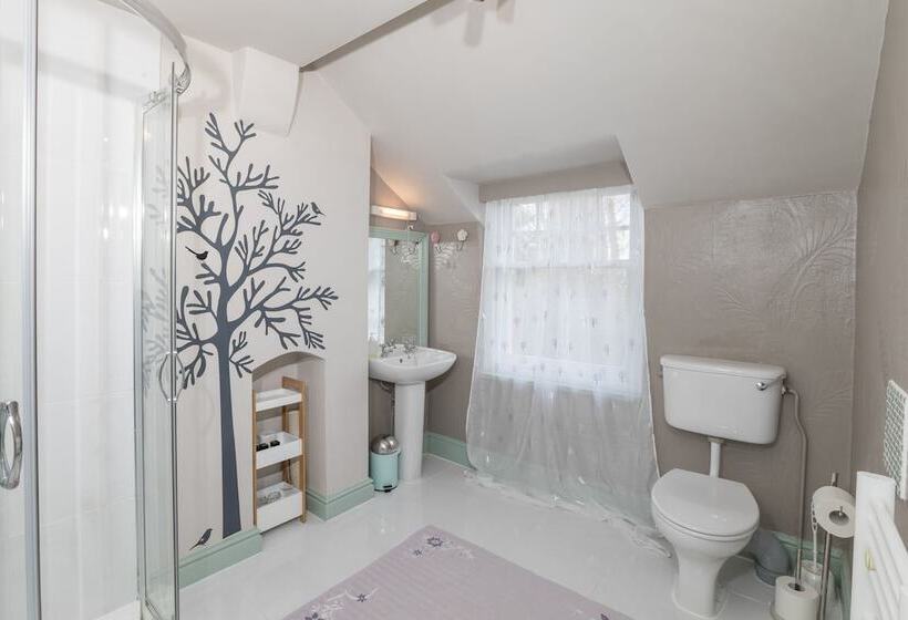 غرفة قياسية, Bryn Woodlands House