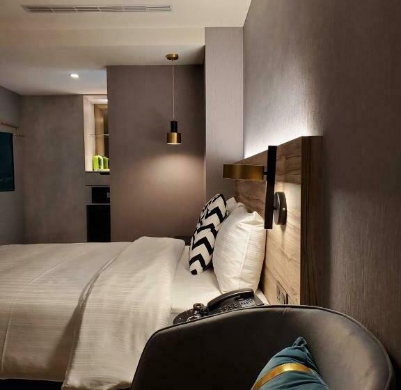 اتاق اکونومی, Hinoen