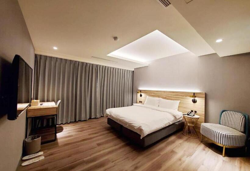 اتاق سوپریور, Hinoen