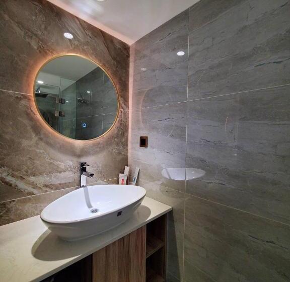 اتاق لوکس, Hinoen