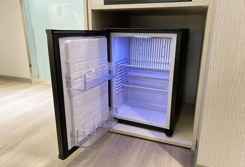 اتاق اکونومی, Hinoen