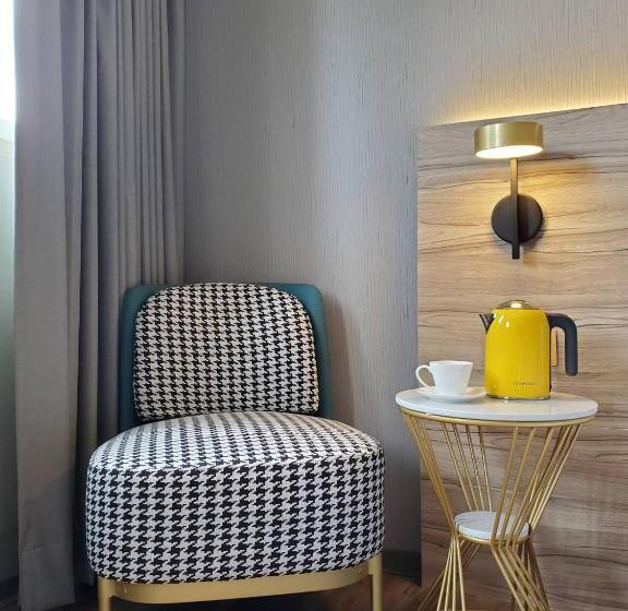 اتاق لوکس, Hinoen