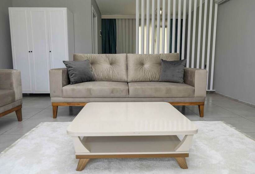 高级大房间, Levia