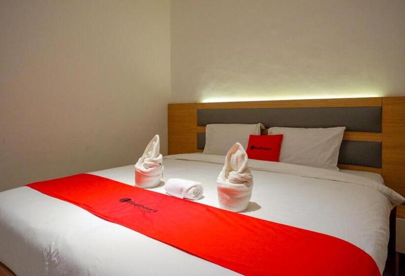 Номер Deluxe, Reddoorz Plus @ Losari Makassar
