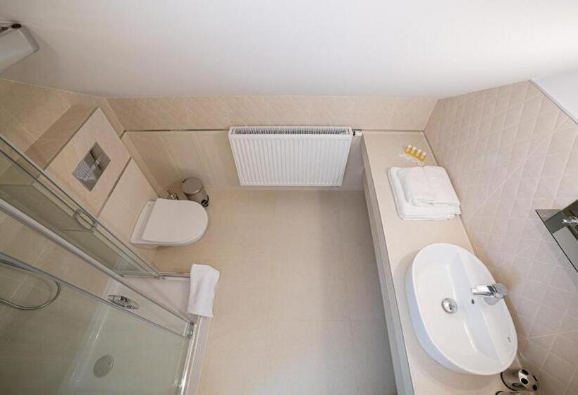 اتاق استاندارد چهار تخته, Rancho Zalec