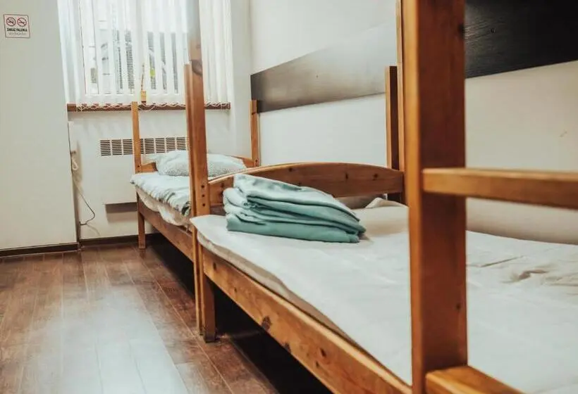 Standard Neljän Hengen Huone Jaettu Kylpyhuone, Noclegi Na Słowackiego 6