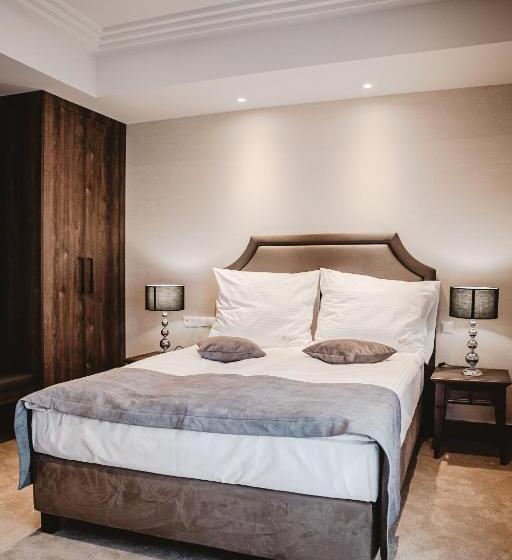 اتاق خانوادگی, Pałac Uniejów