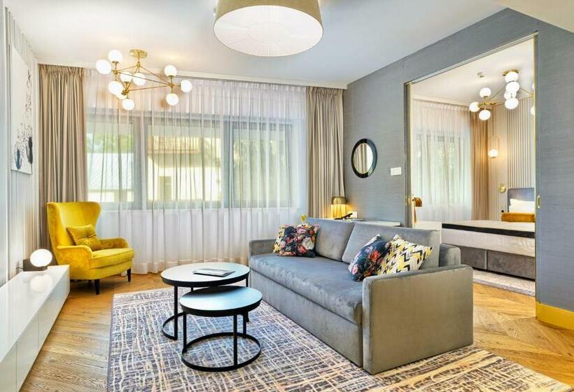 小型套房, Ferreus Modern Art Deco