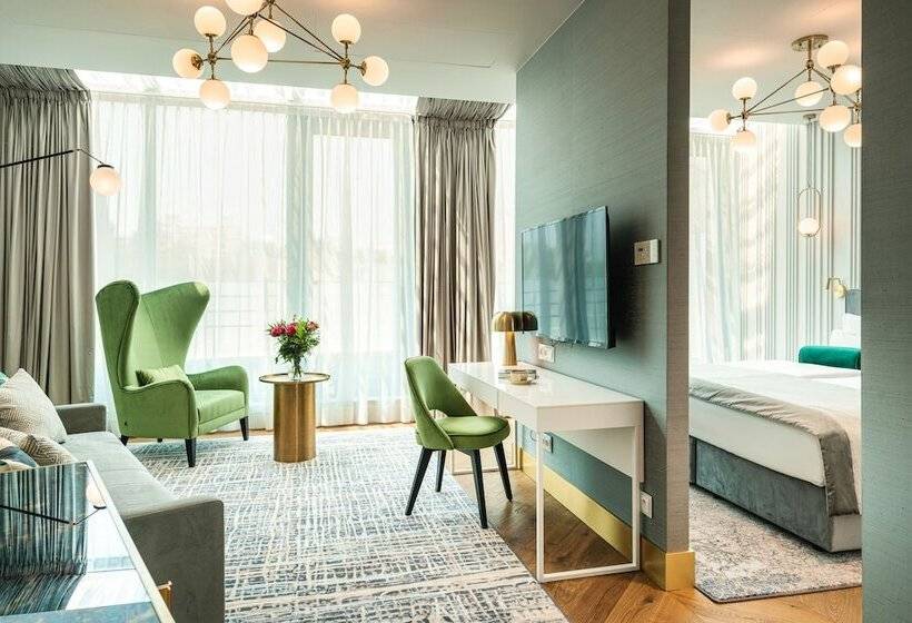 小型套房, Ferreus Modern Art Deco