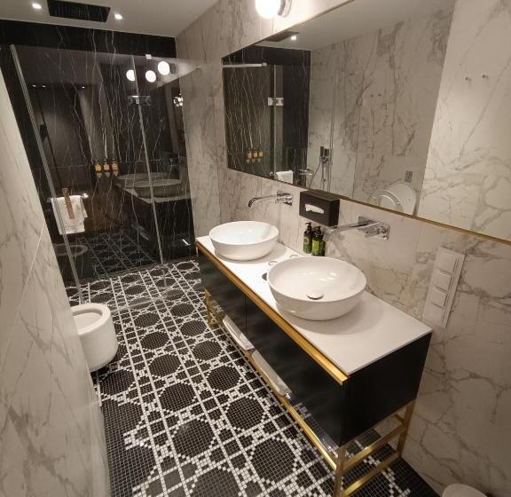 小型套房, Ferreus Modern Art Deco