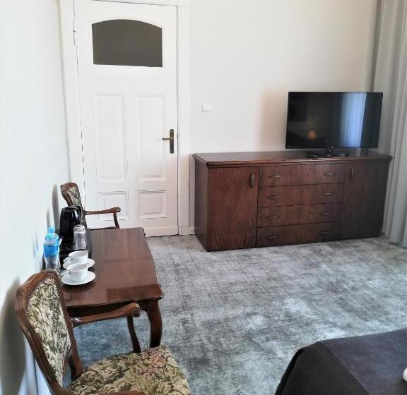 اتاق اکونومی, Rewita Rusałka