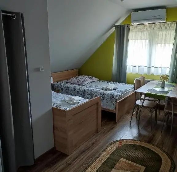 デラックスの4人部屋, Willa Orle Gniazdo