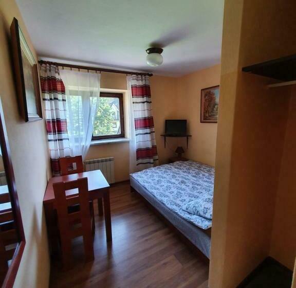 اتاق استاندارد, Willa Szafran