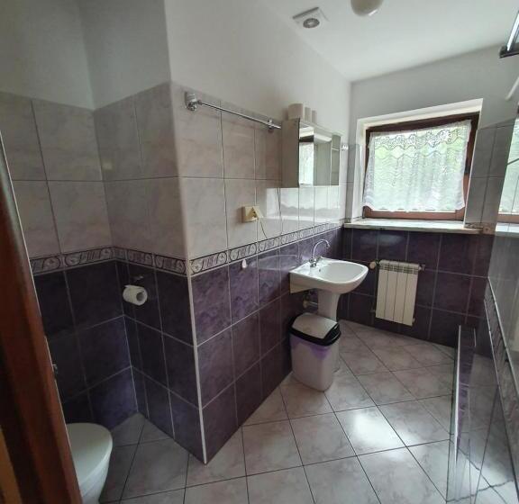 اتاق استاندارد چهار تخته, Willa Szafran