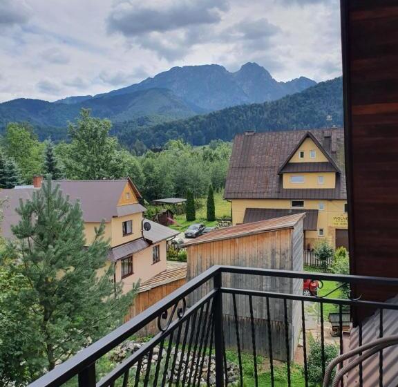 اتاق استاندارد چهار تخته, Willa Szafran