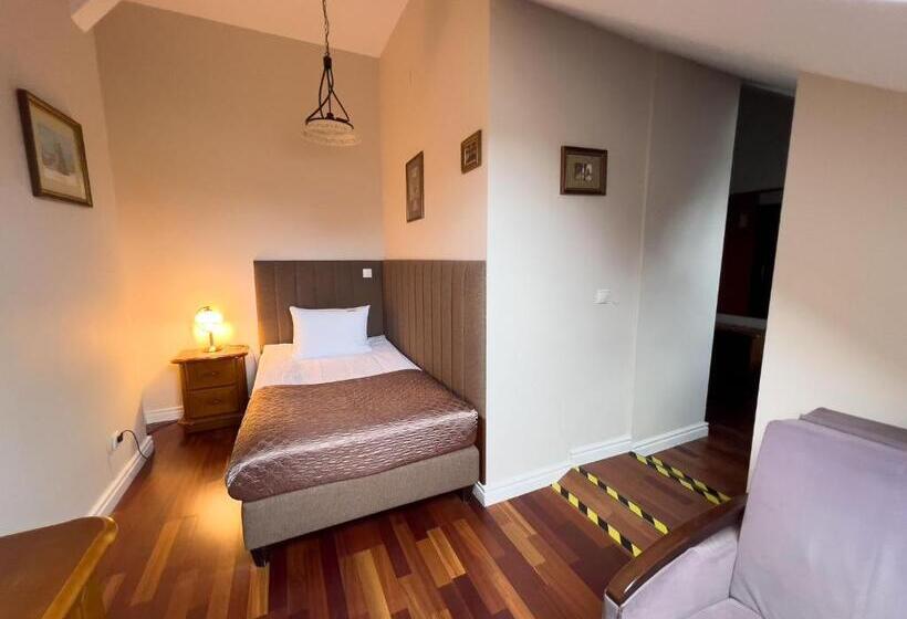 חדר אקונומי, Kanclerz