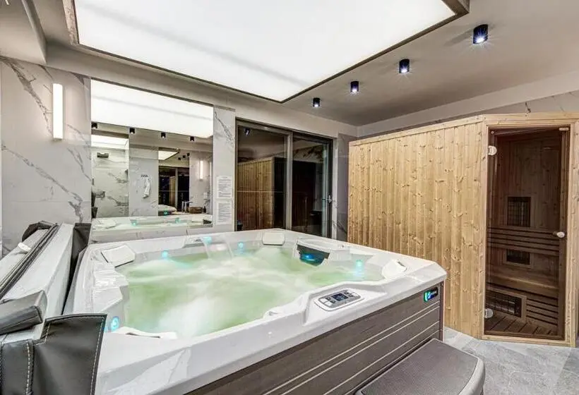 1 Bedroom Penthouse Apartment, Apartamenty Rondo