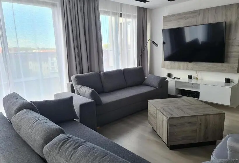 Ullakkohuone, Apartamenty Rondo