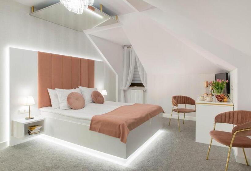 침실 1개 디럭스 아파트, Nowodwory