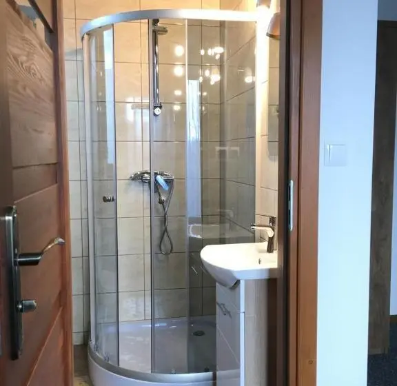 Standard-huone, Pod Limbami