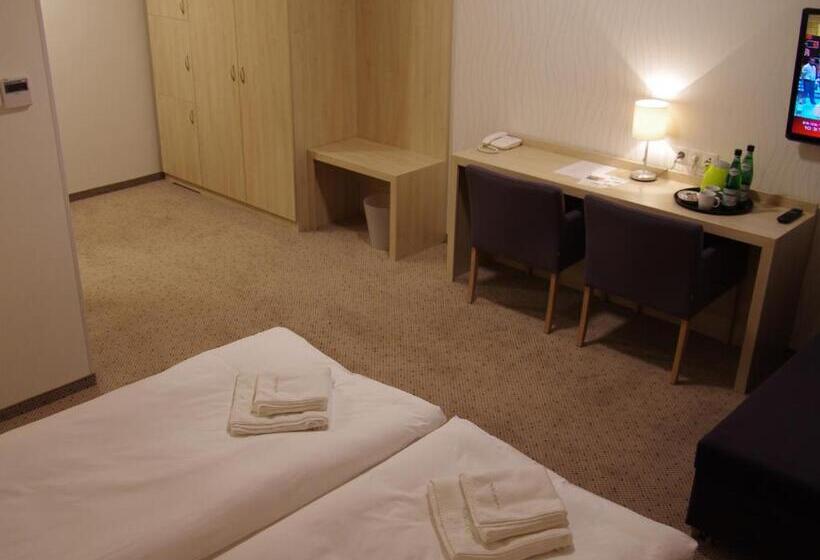 اتاق سوپریور, Uniejów