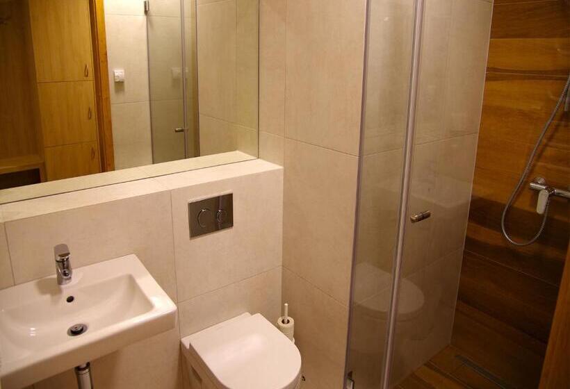 اتاق استاندارد یک نفره, Uniejów