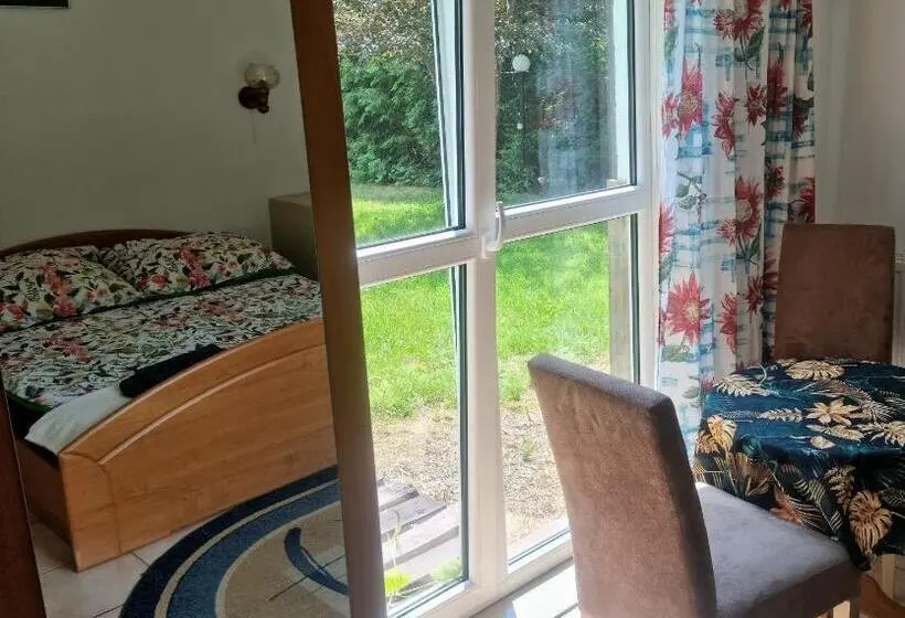 Classic Kolmen Hengen Huone, Mazurski Kubryk