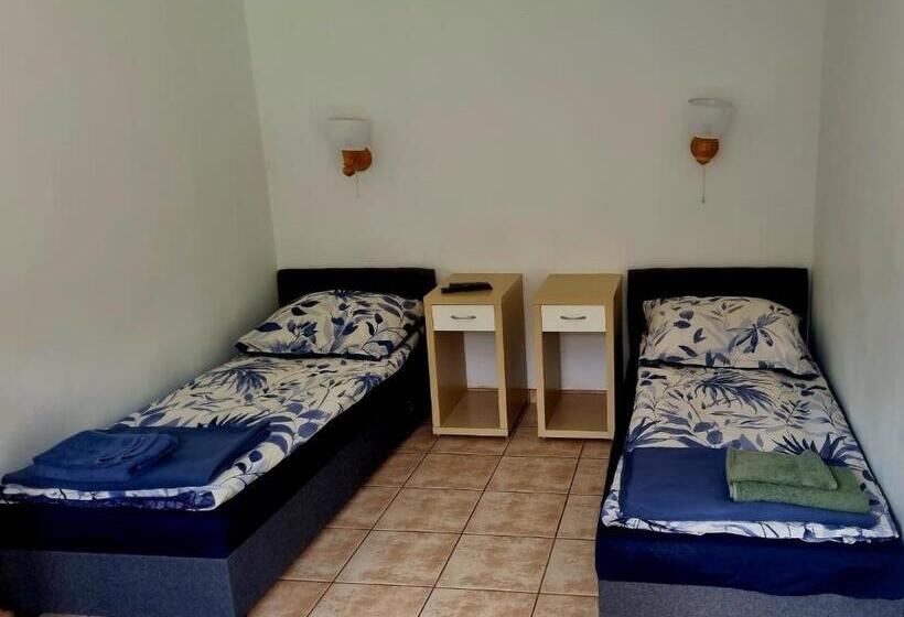 غرفة كلاسيكية ثلاثية, Mazurski Kubryk