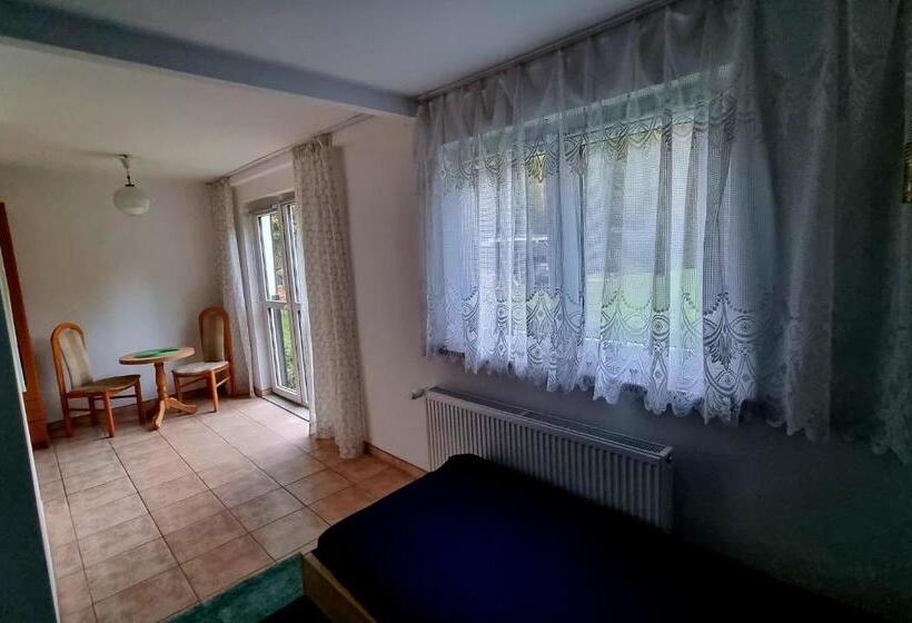 غرفة كلاسيكية ثلاثية, Mazurski Kubryk