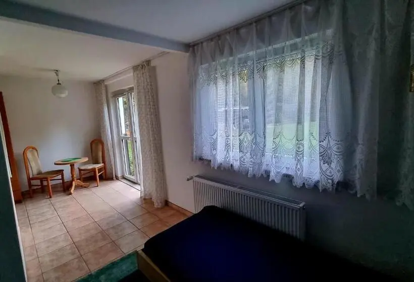 Classic Kolmen Hengen Huone, Mazurski Kubryk