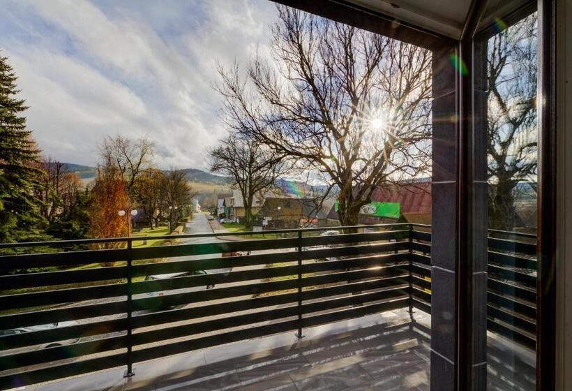 غرفة قياسية ثلاثية مزودة بشرفة, Willa Rynek