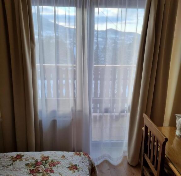 غرفة قياسية ثلاثية, Gościniec Groblice