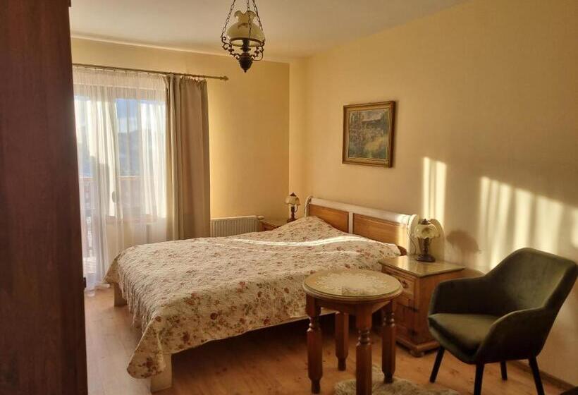 غرفة قياسية ثلاثية, Gościniec Groblice