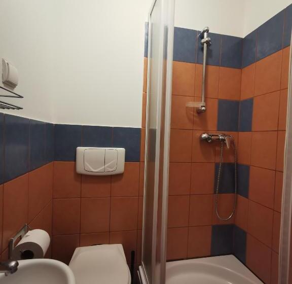 חדר בסיסי, Straszny Dwór