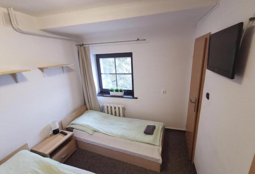 חדר סטנדרט, Straszny Dwór