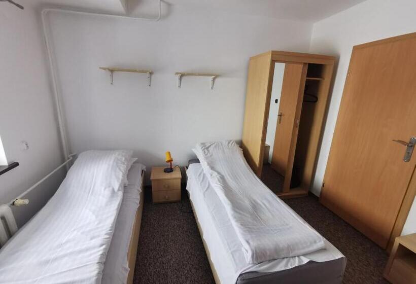 חדר אקונומי, Straszny Dwór