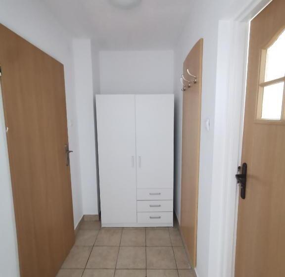 חדר סטנדרט לארבעה, Straszny Dwór