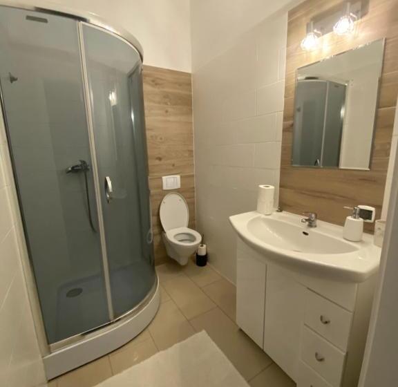 استودیوی استاندارد, Apartamenty I Pokoje „pod Jedynką”